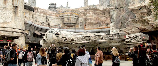 Disney World will offer annual pass previews for its Star Wars land