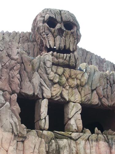 Skull Mountain photo, from ThemeParkInsider.com