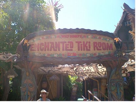 Enchanted Tiki Room photo, from ThemeParkInsider.com
