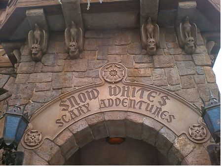Snow White's Scary Adventures photo, from ThemeParkInsider.com