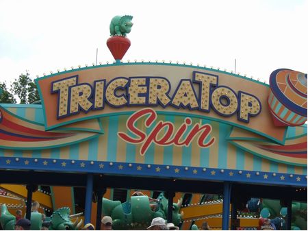 TriceraTop Spin photo, from ThemeParkInsider.com