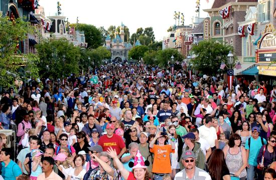 Disneyland crowds