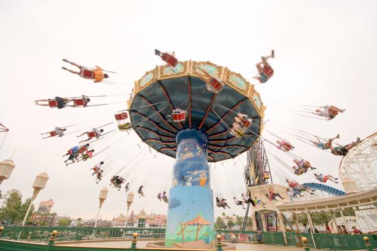 Silly Symphony Swings photo, from ThemeParkInsider.com