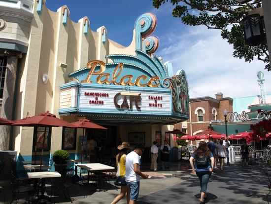 Palace Theatre Cafe photo, from ThemeParkInsider.com