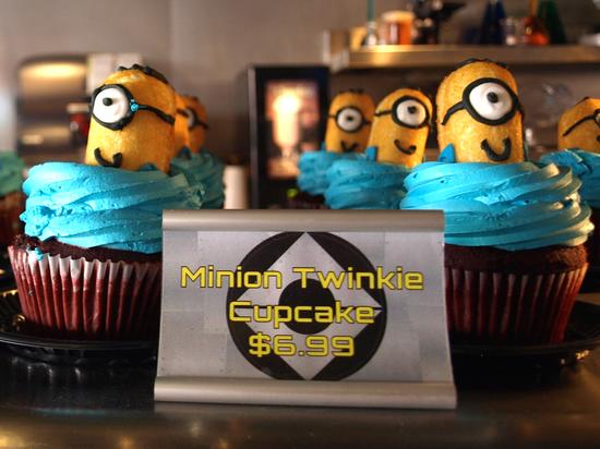 Minion Twinkie Cupcake