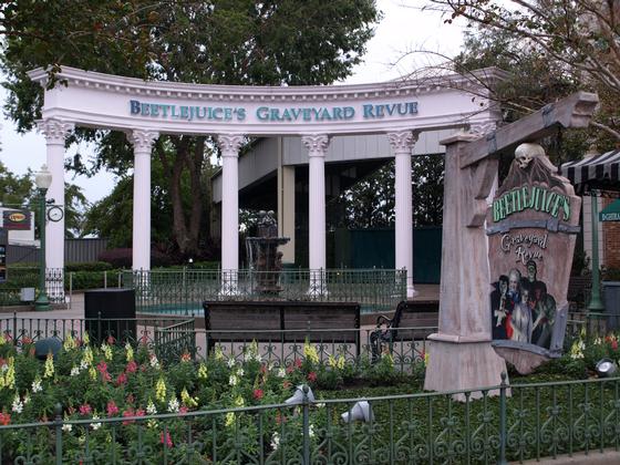 Beetlejuice's Graveyard Revue