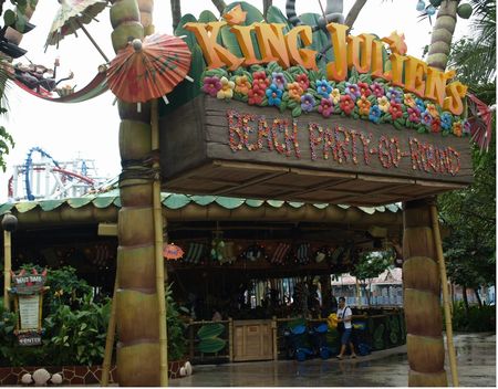King Julien's Beach Party-Go-Round