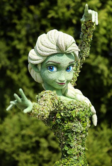 Queen Elsa topiary