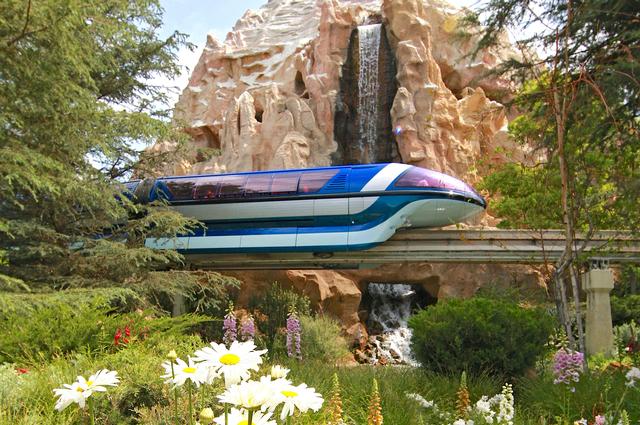 Disneyland Monorail photo, from ThemeParkInsider.com