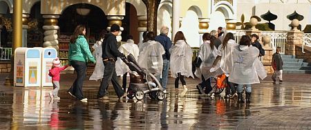 Six tips for enjoying a theme park in the rain