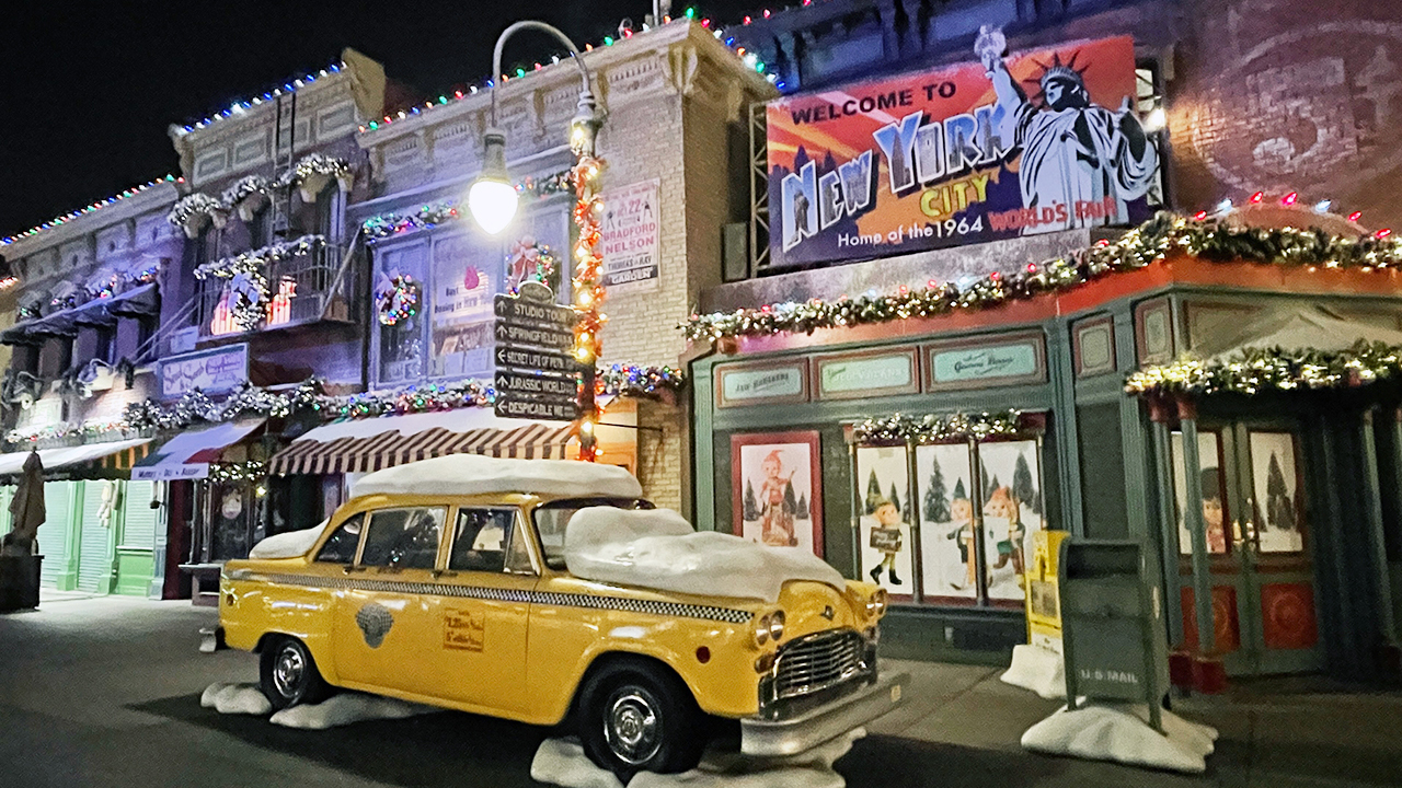 Christmas in New York, Universal Studios Hollywood style