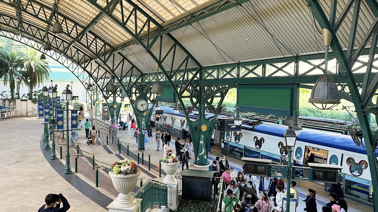 Disneyland Resort Line MTR station