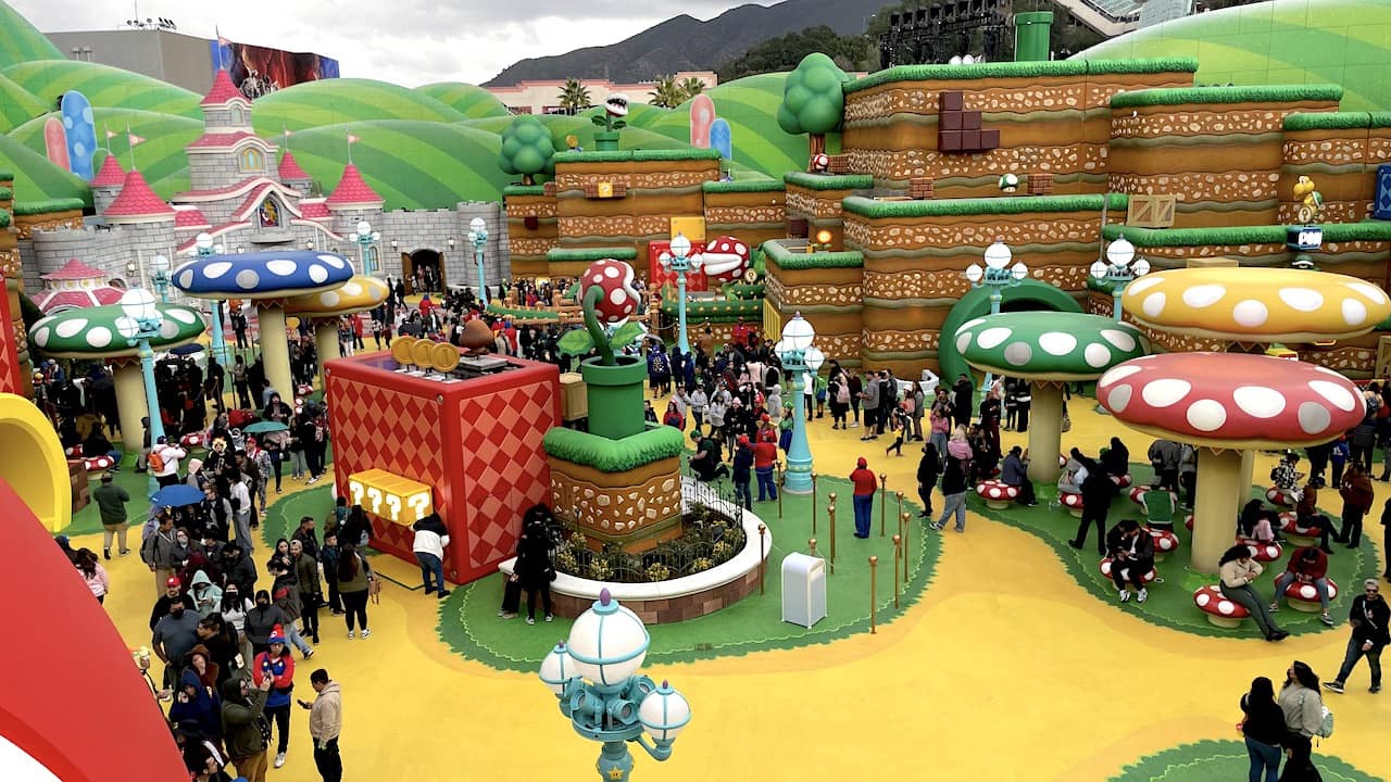 Inside Hollywood's Super Nintendo World