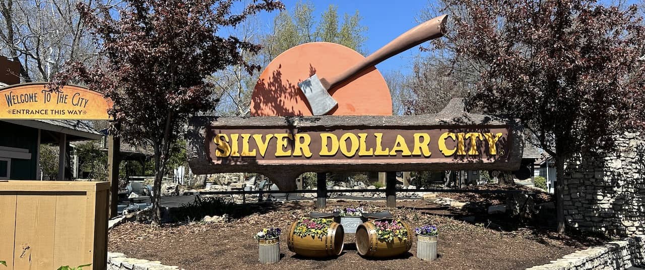 Watch Robert's video walking tour of Silver Dollar City