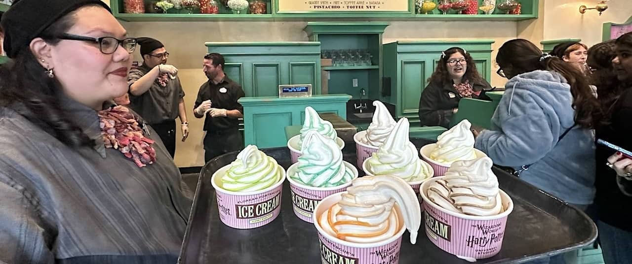 Let's try all the Harry Potter ice cream flavors