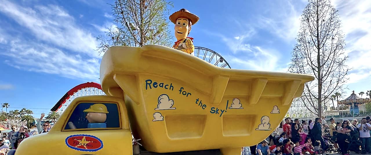 Disney California Adventure premieres new Pixar parade