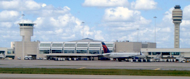 Orlando airport reverses Monday closure
