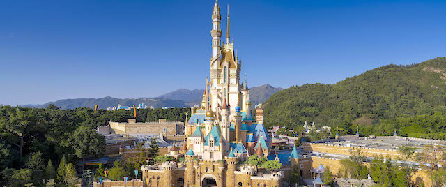 Hong Kong Disneyland Celebrates Its Birthday with New Castle