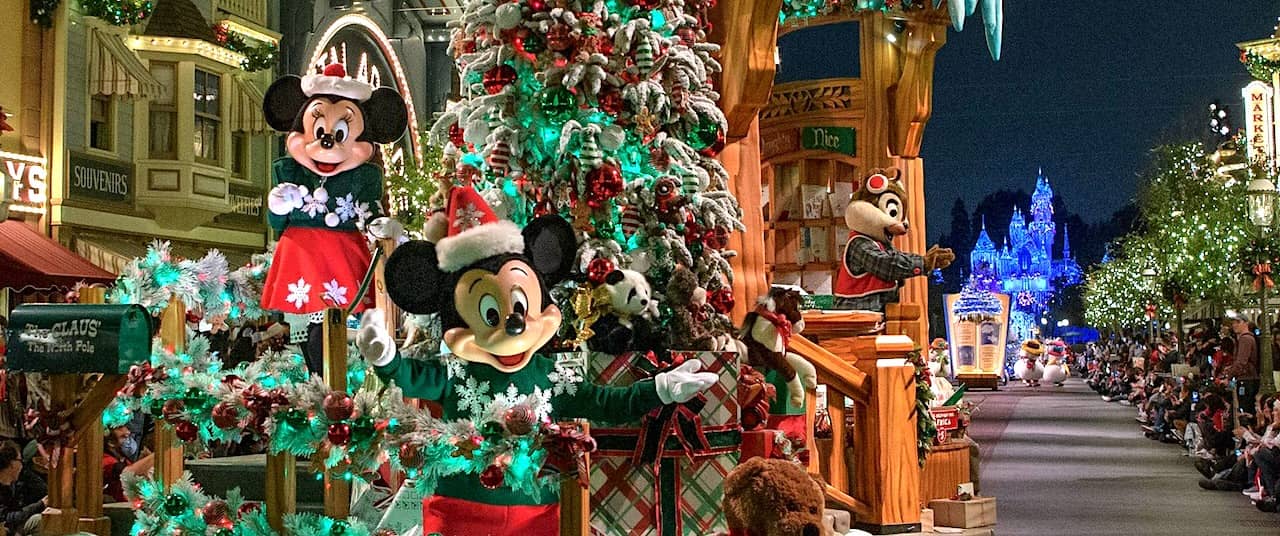 What's happening for the holidays at America's theme parks?