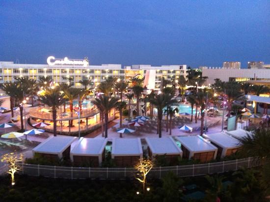 Universal's Cabana Bay Beach Resort photo, from ThemeParkInsider.com