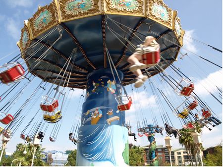 Silly Symphony Swings photo, from ThemeParkInsider.com