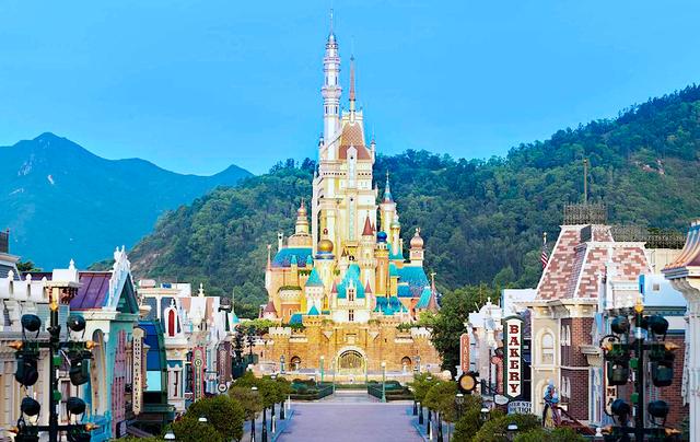 Hong Kong Disneyland photo, from ThemeParkInsider.com