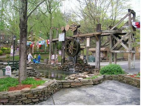 Dollywood photo, from ThemeParkInsider.com