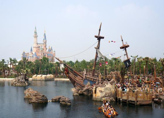 Shanghai Disneyland photo, from ThemeParkInsider.com